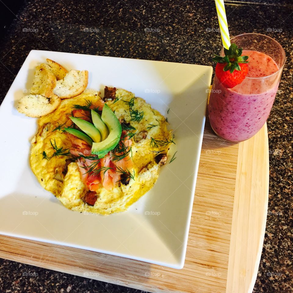 Smoked salmon and avocado omlet with berry smoothie