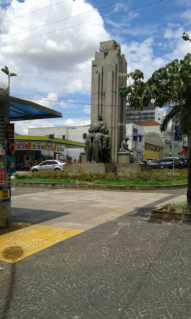 Escultura na cidade.