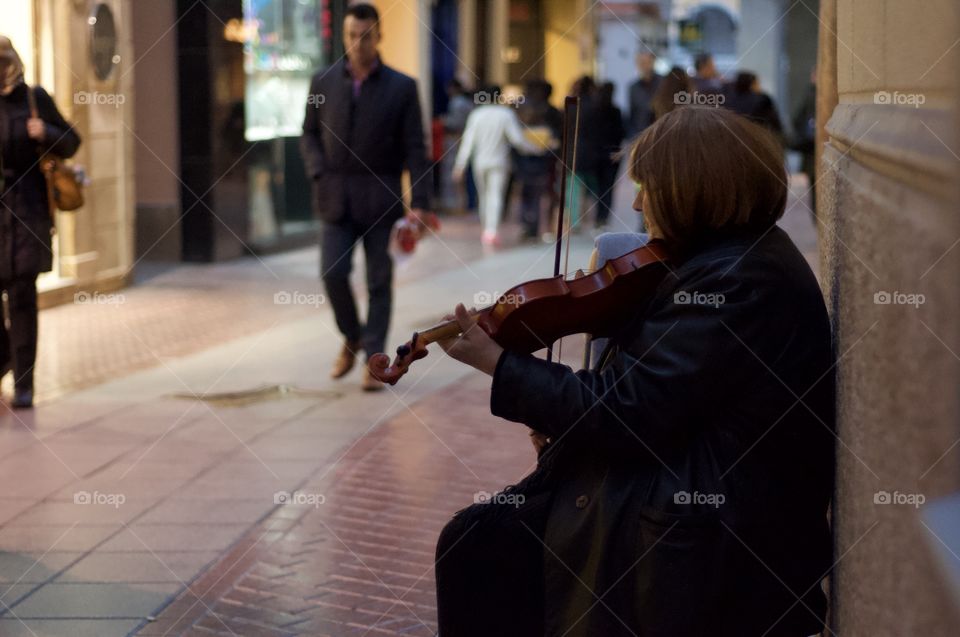 a lady playing the violin