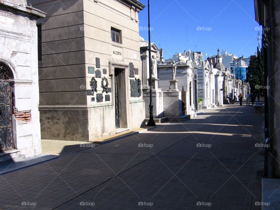 Cementerio de la Recoleta. Street