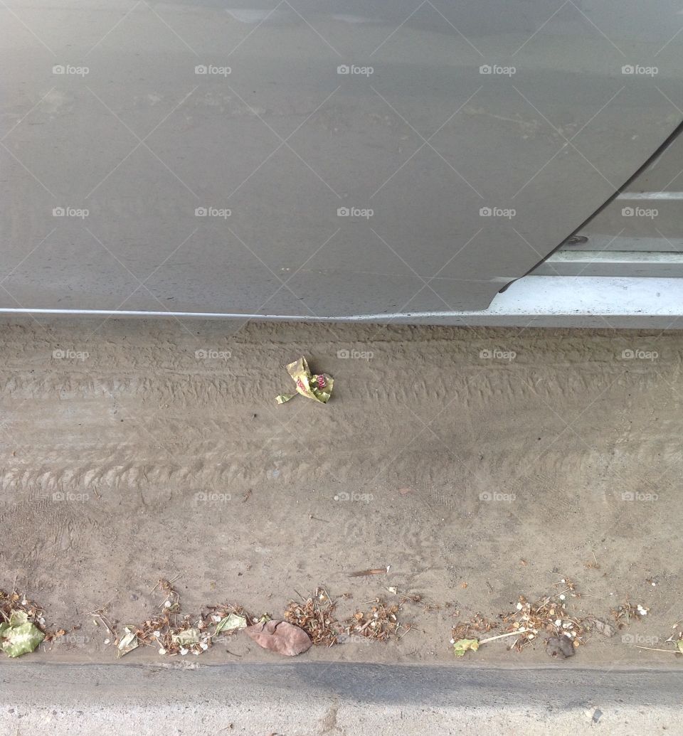 Dirty dirt don't get on my ew skirt