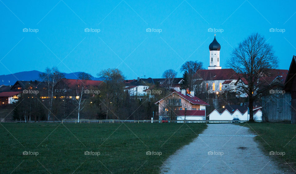 Iffeldorf at night