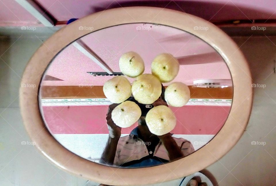 mirror & fruit