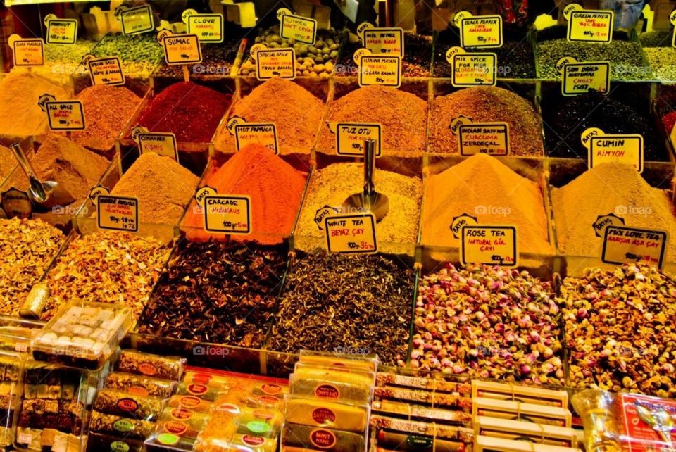 Curry bazaar in Istanbul 