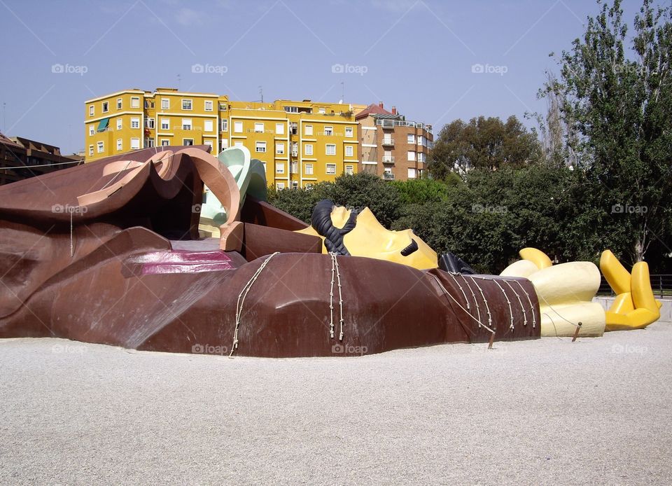 El Parque Gulliver, en el Jardín del Turia en Valencia, España. Toboganes, escalar, diversión 