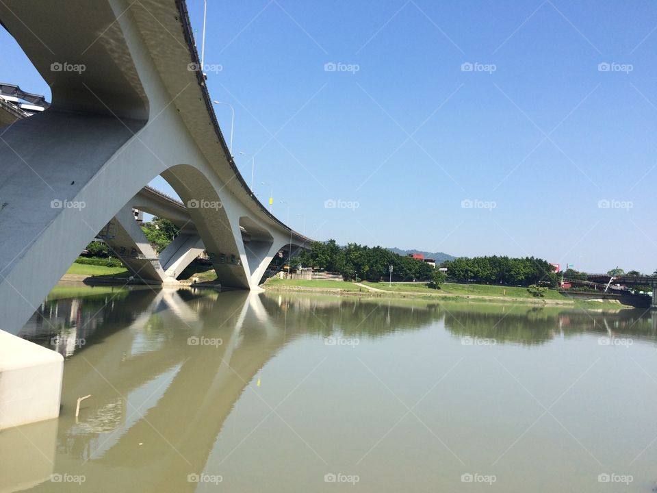 Architecture bridge