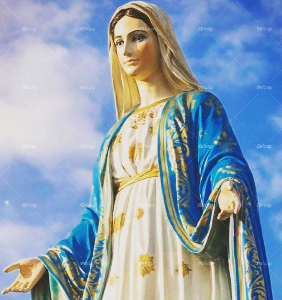 🙏 🇪🇸 Oh Maria, ruega por nosotros que recurrimos a ti.  Amén.  🇧🇷 Ó Maria, Nossa Senhora, rogai por nós que recorremos a vós. Amém. / 🇺🇸 O Mary, pray for us that we turn to you.  Amen. / 🇮🇹 O Madonna, prega per noi che ci rivolgiamo a te. Amen. 
