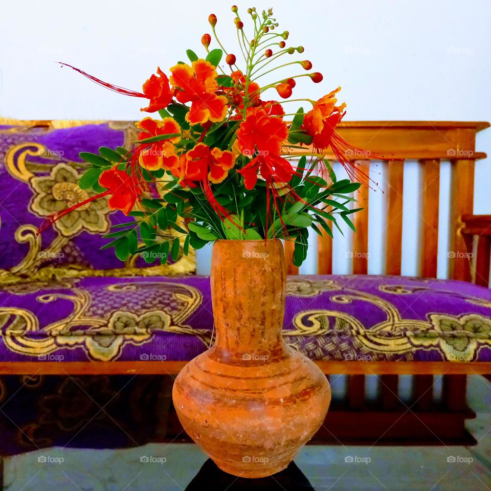 Beautiful flowers in pas flowers beautify the room