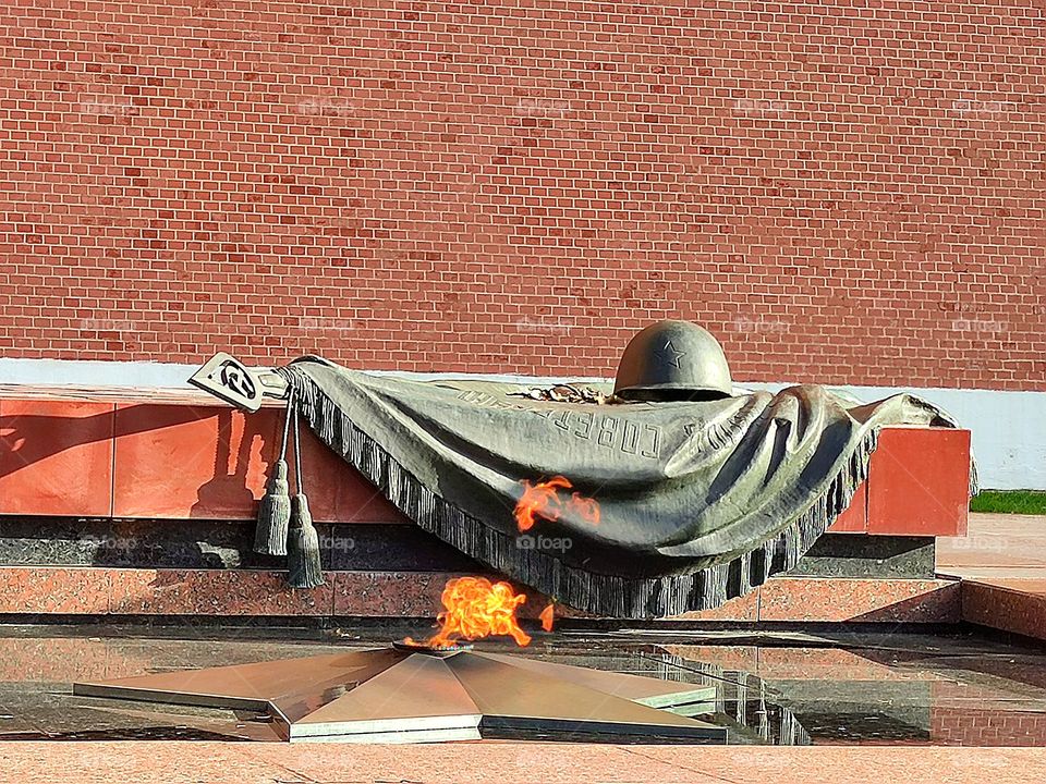 Moscow.  Alexander Garden.  Memorial "Tomb of the Unknown Soldier".  Eternal flame.  Fire blazes from the five-pointed star