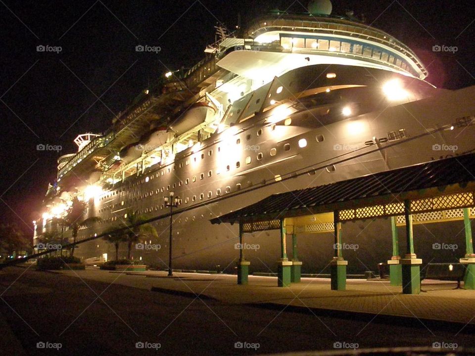 Monarch docked Nassau starboard light