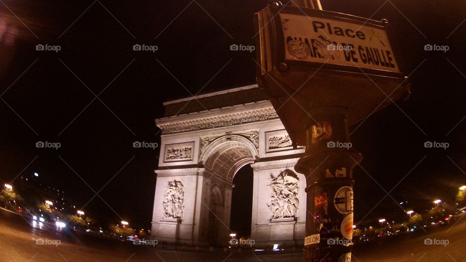 Place Charles de Gaulle et Arc du Triomphe - Paris, France