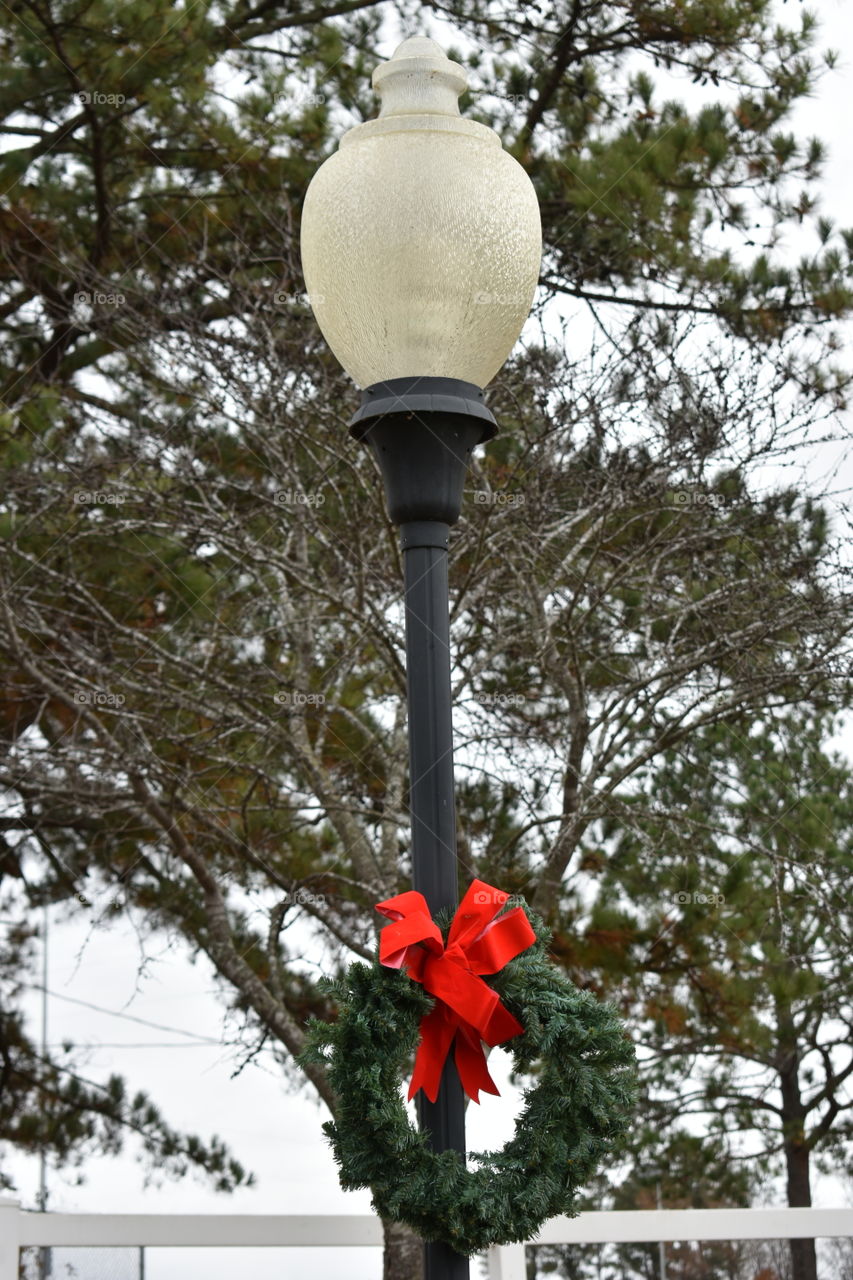 light pole with christmas wreath