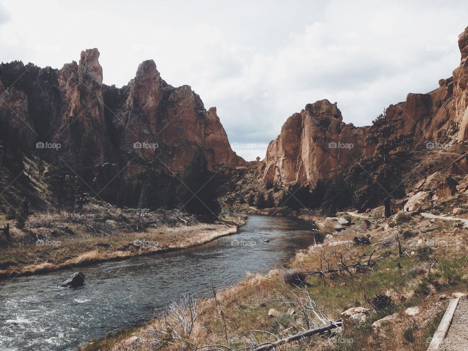 Smith Rocks . This is a photo of the crooked river going through Smith Rock State Park