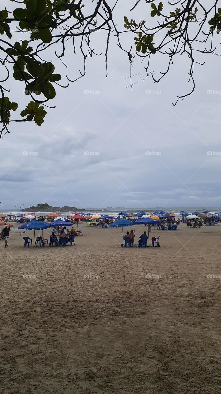 Day with rain in Guarujá beach