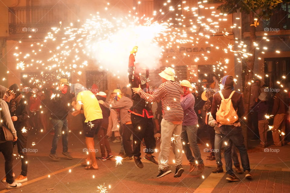 saltar fuego personas