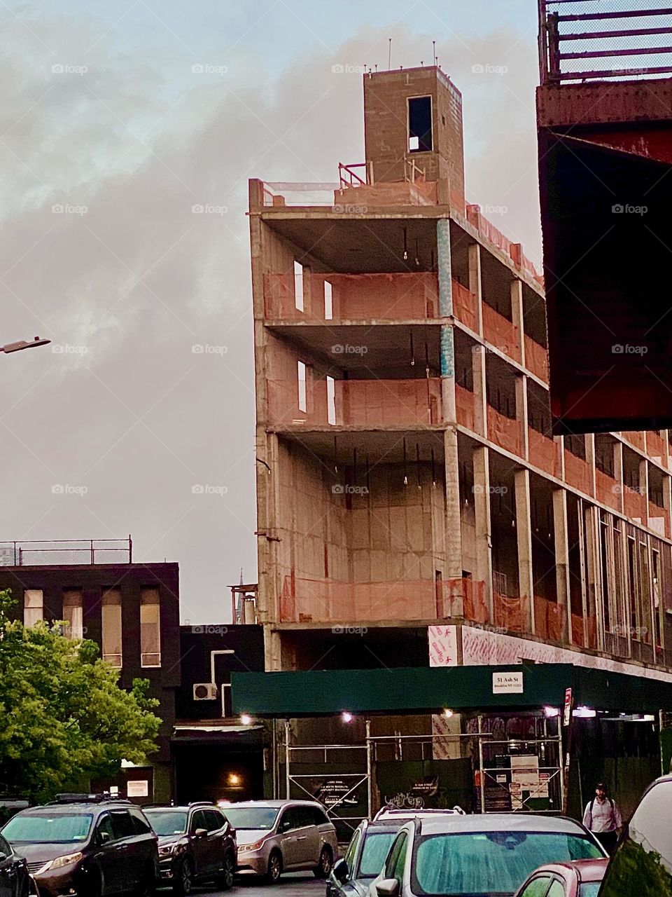 This is the construction site by the „Pulaski Bridge“ in „Greenpoint“, Brooklyn that has been scaffolded just like this for many many months going on years. 2023. Hypnotic Productions