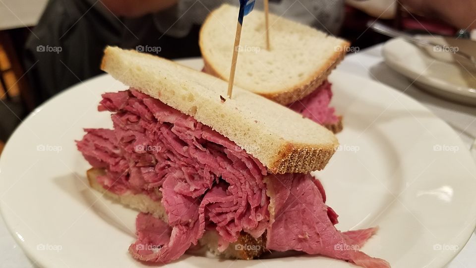 corned beef sandwich, new york