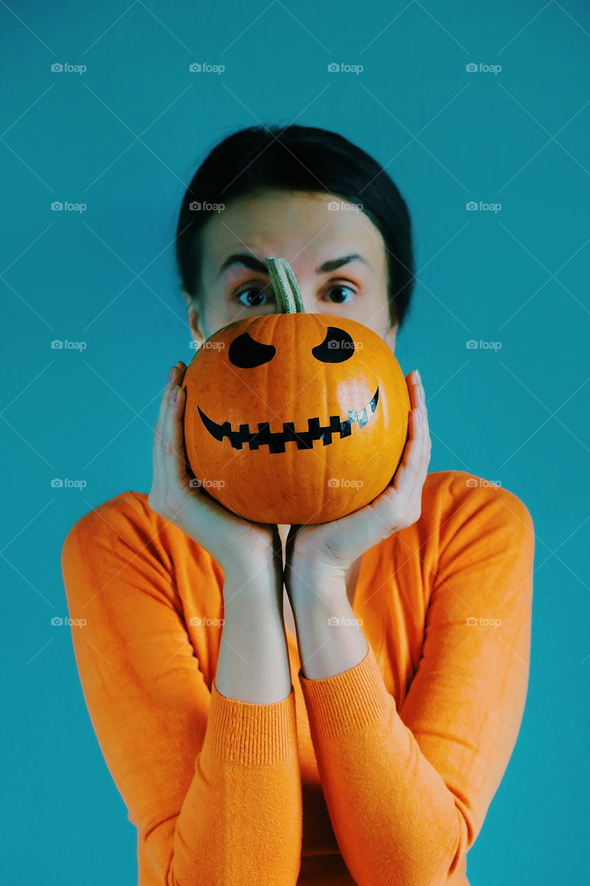 girl holding jack pumpkinhead against her head