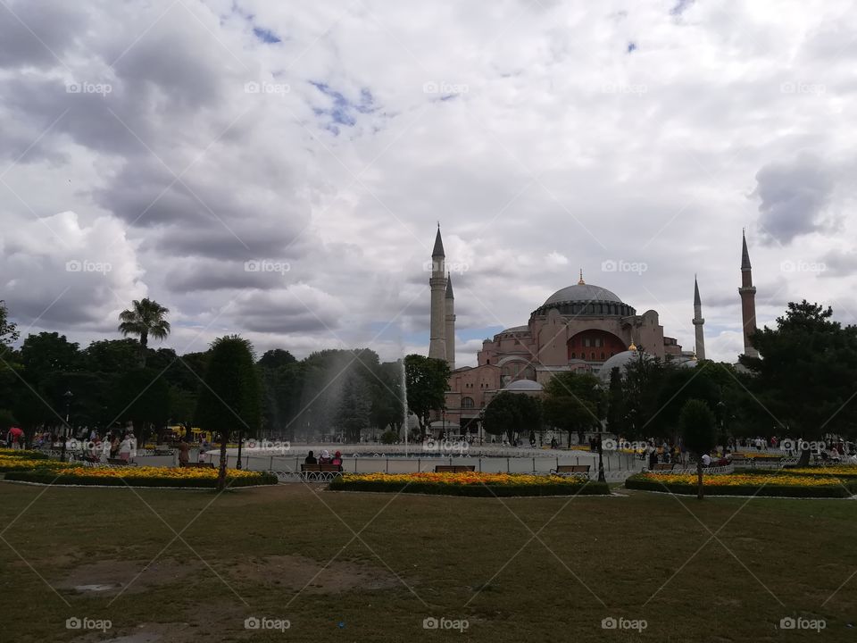 A picture of the outside a historical building in Istanbul.