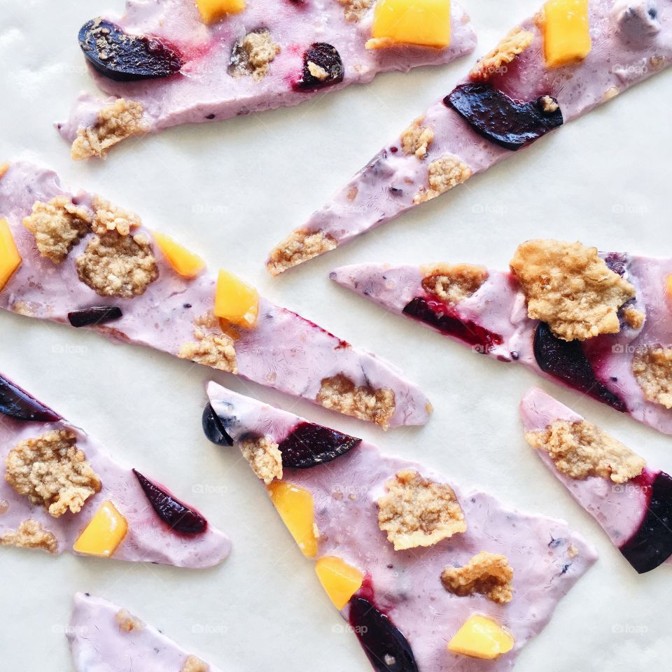 Summertime Ice Cream : Healthy yogurt cereal bark ice cream 