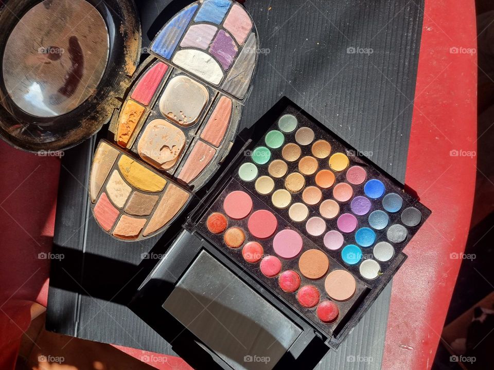 color vibrations with make up