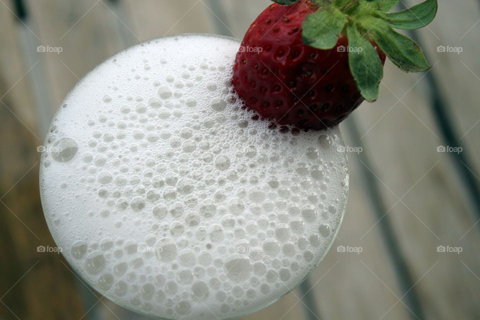 Champagne bubbles with Strawberry