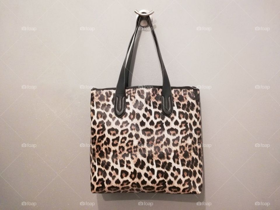 Women's spotted animal print bag