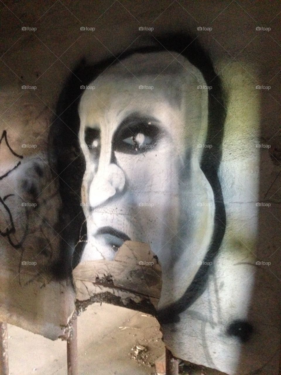Graffiti ghost head