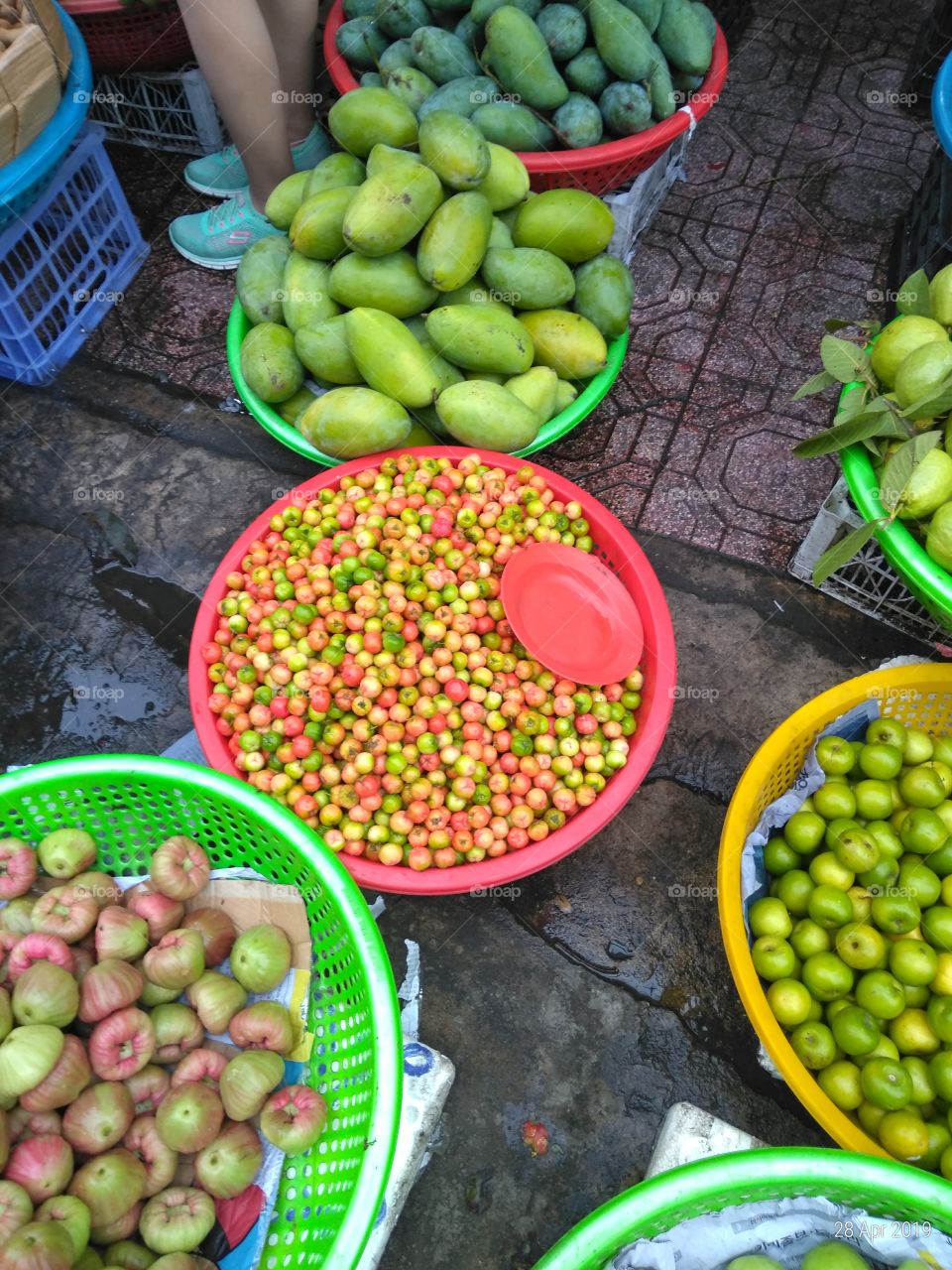 Kumquats at the market in Vietnam.
Colourful lil fruit 
#craftyartificer
#fruit