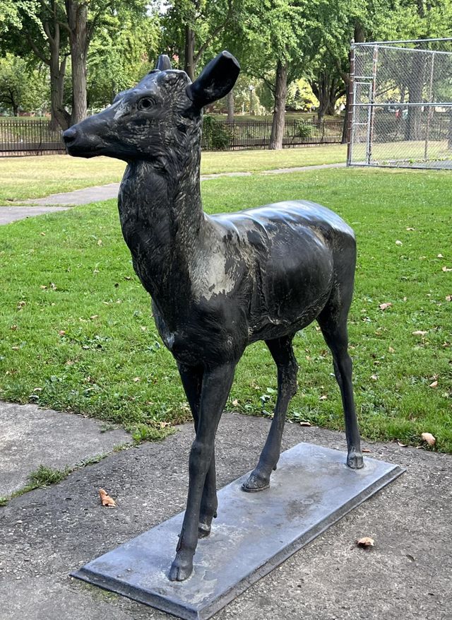 Deer sculpture 