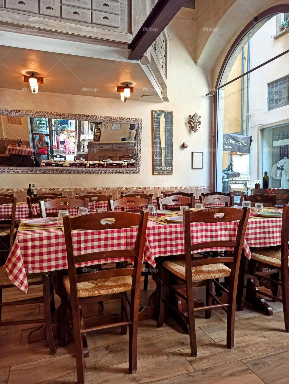 The stylish secrets of café interiors