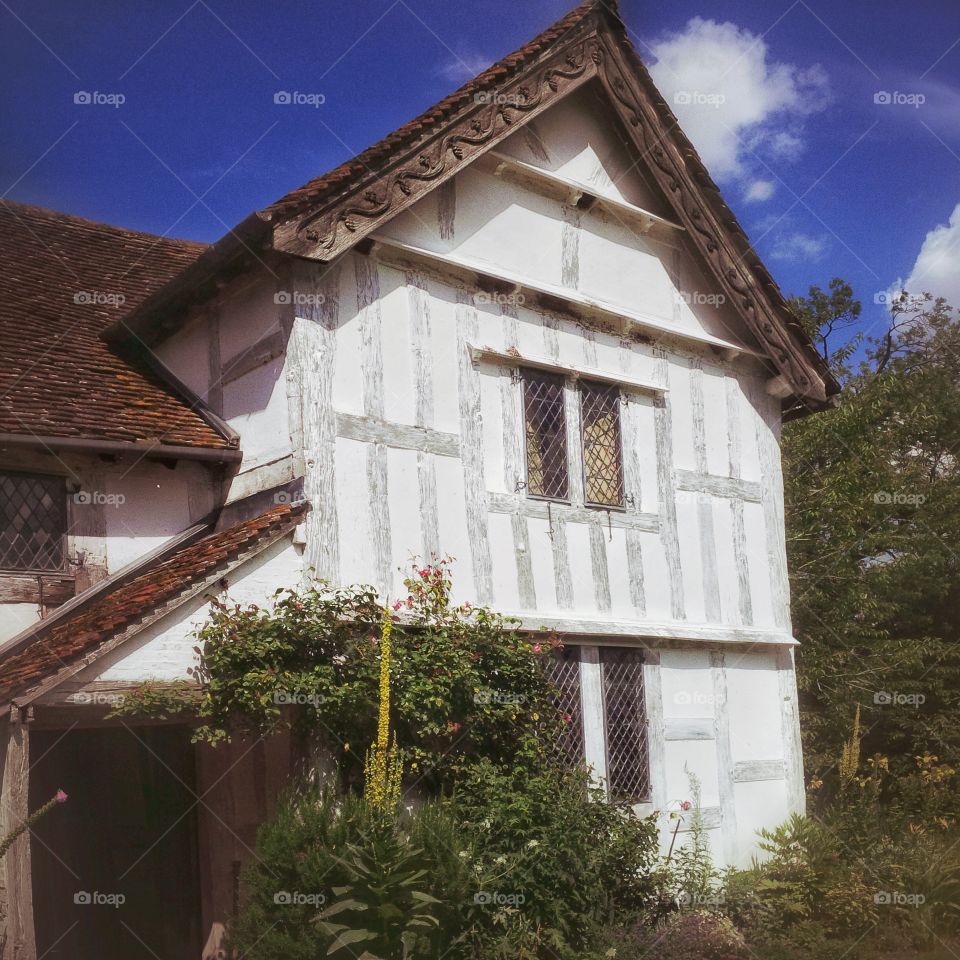 Cottage. Old English house