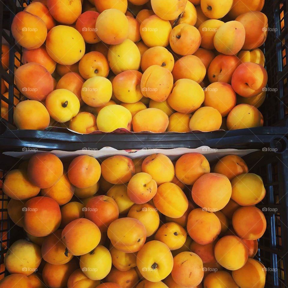 Peaches fruit