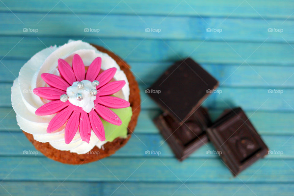 Cupcakes with cream and chocolate