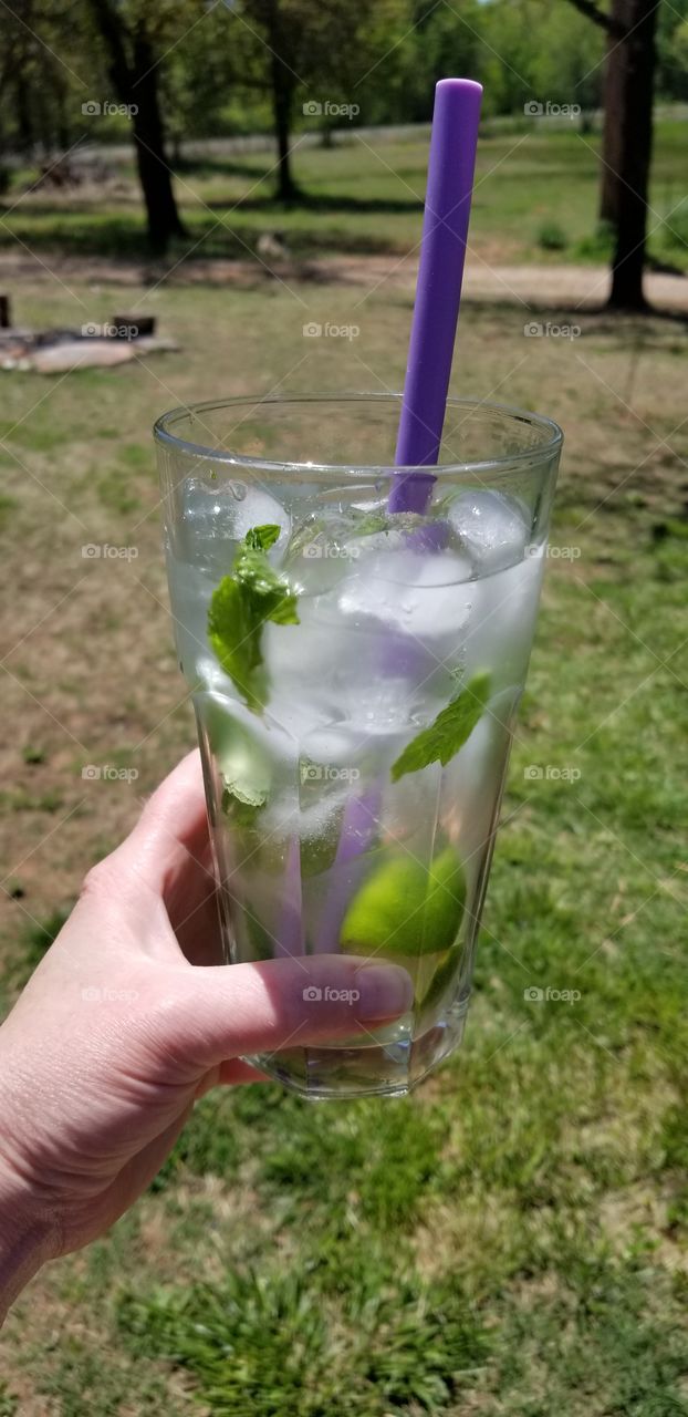 mojito beverage outside