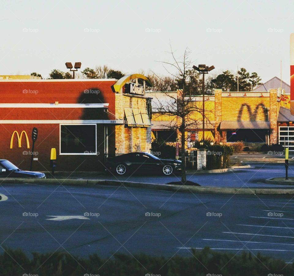 look it's a McDonald's