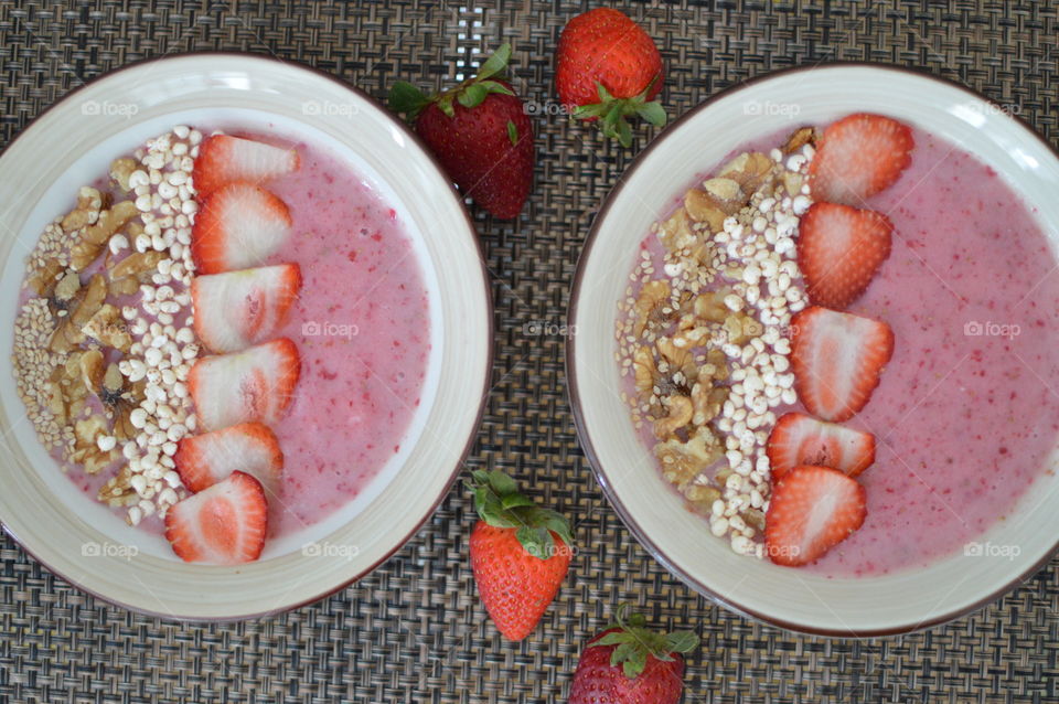 Strawberry smoothie bowl 