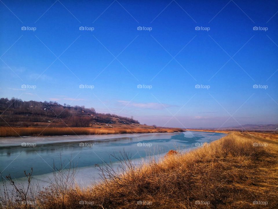 The river in the thaw