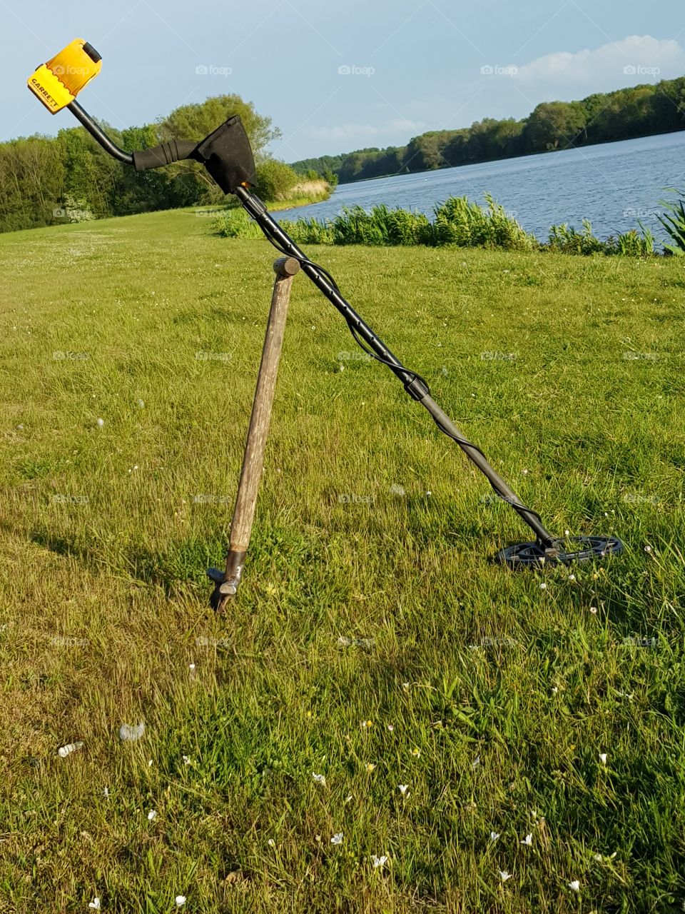 Garrett metal detector yellow and black