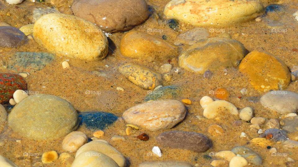 Wet rocks show their true colors