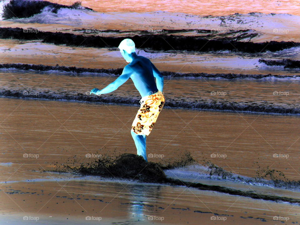 Inverted wave skimmer