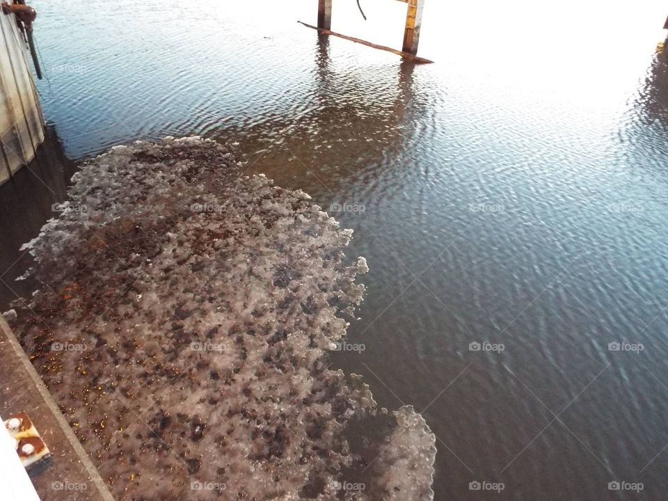 Ice on the Mississippi River