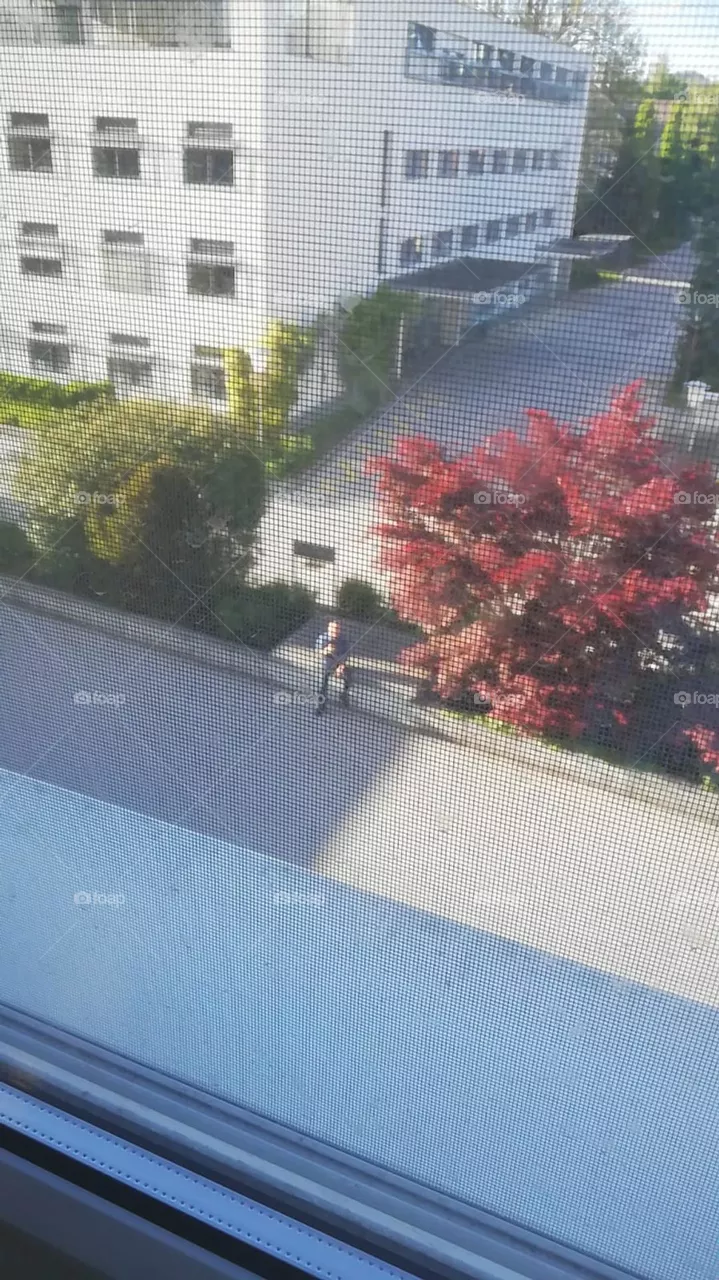 Mann wartet 