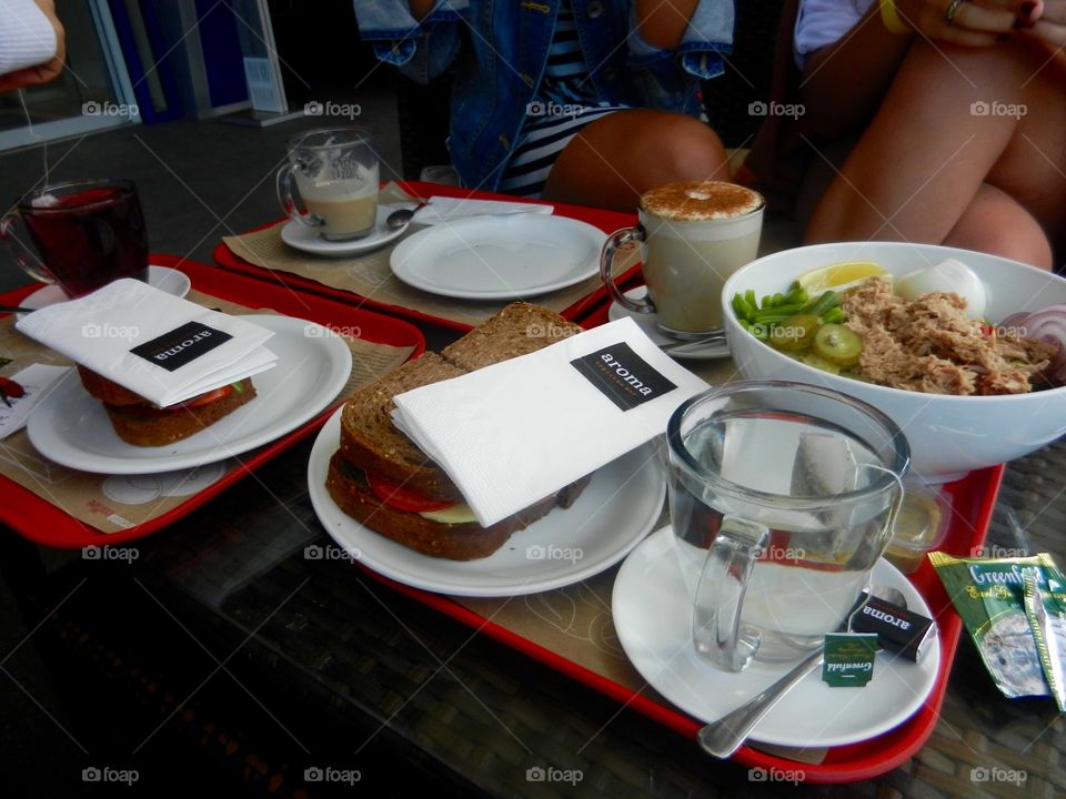 Four dishes on a coffeeshop table