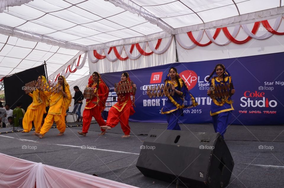 GIRLS dancing