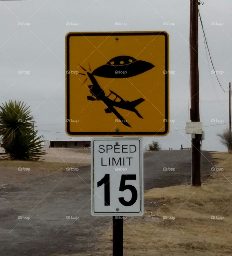 Low flying UFO or pls