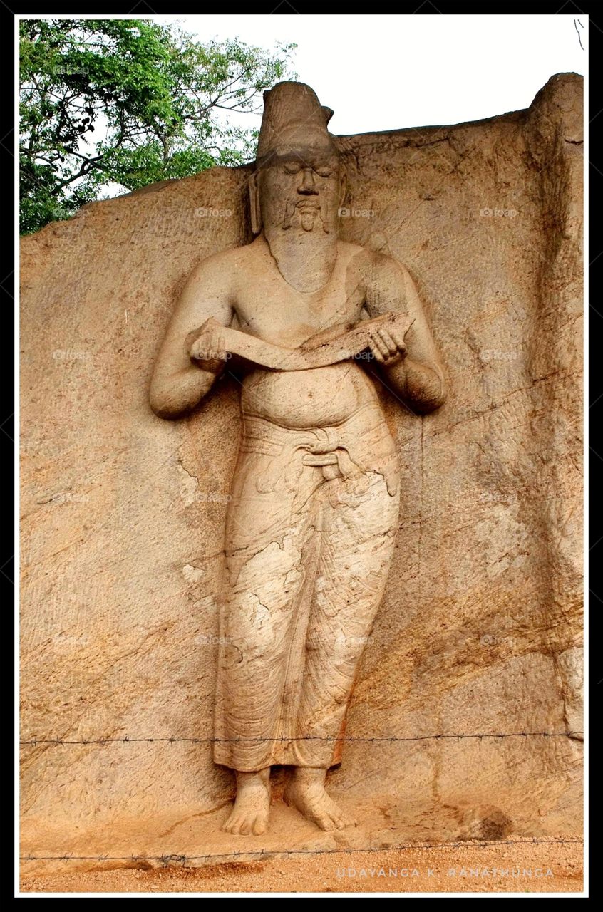 rishi pulathisi stone stachive - srilanka