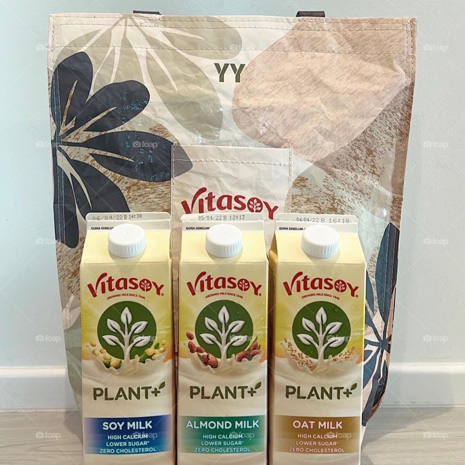 Vita soy almond, oats, soy milk made of proteins