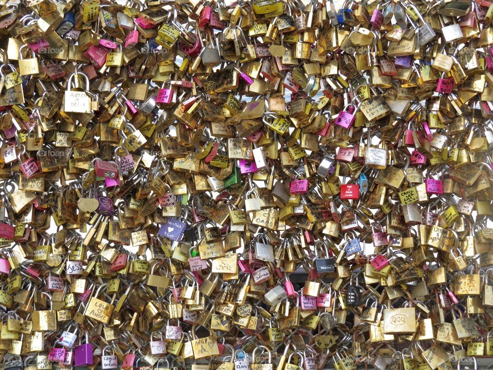 Love locks, Paris