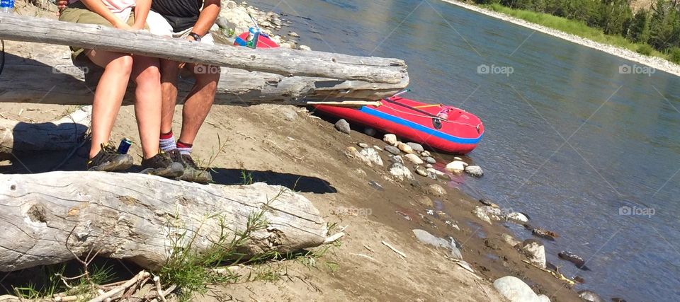 Hiking and kayaking down Yellowstone River in Montana 